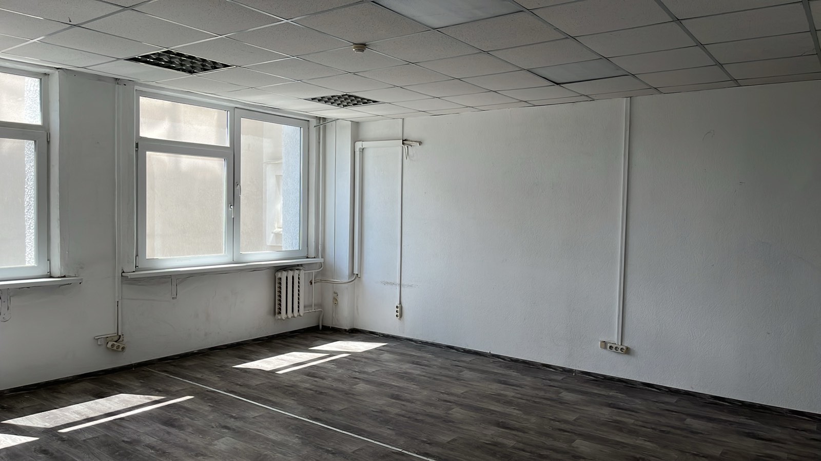 ул. Веры Хоружей,31А/1 (помещение 402)